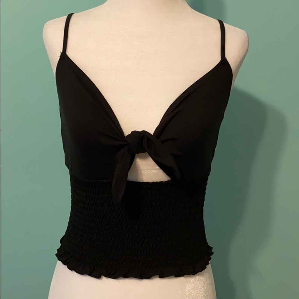 🌺 URBAN HERITAGE TIE-FRONT KEYHOLE CAMI SOFT